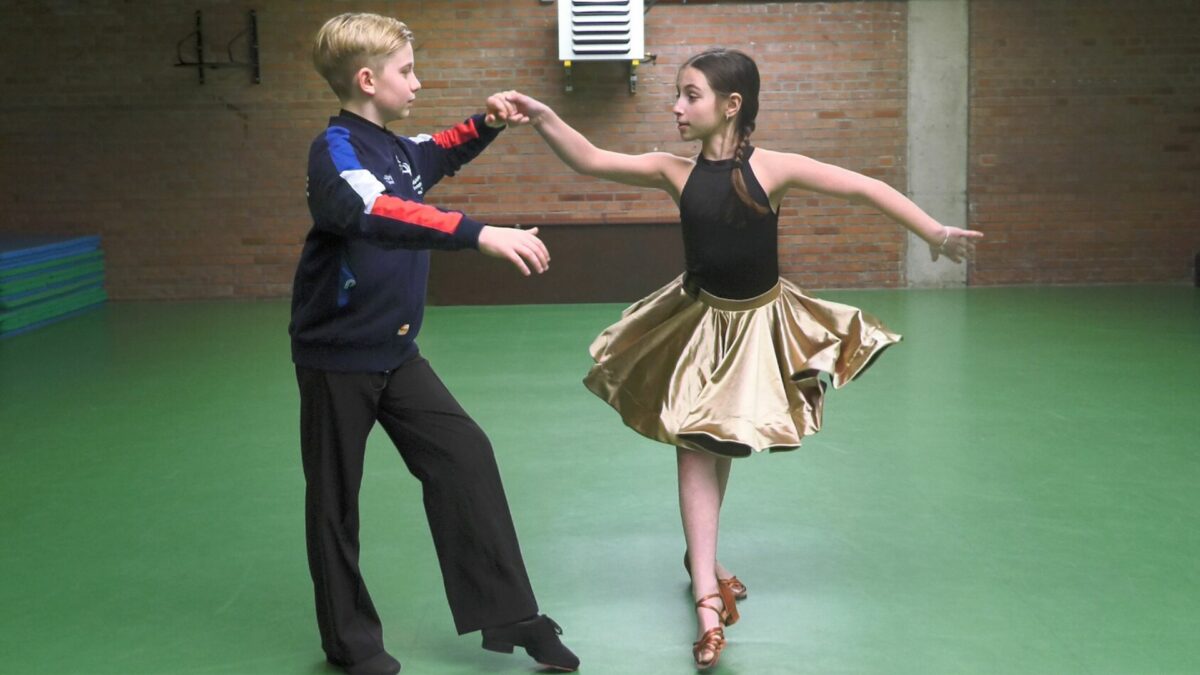 À 10 ans, Mona et Ruben, champions de France de danses latines.